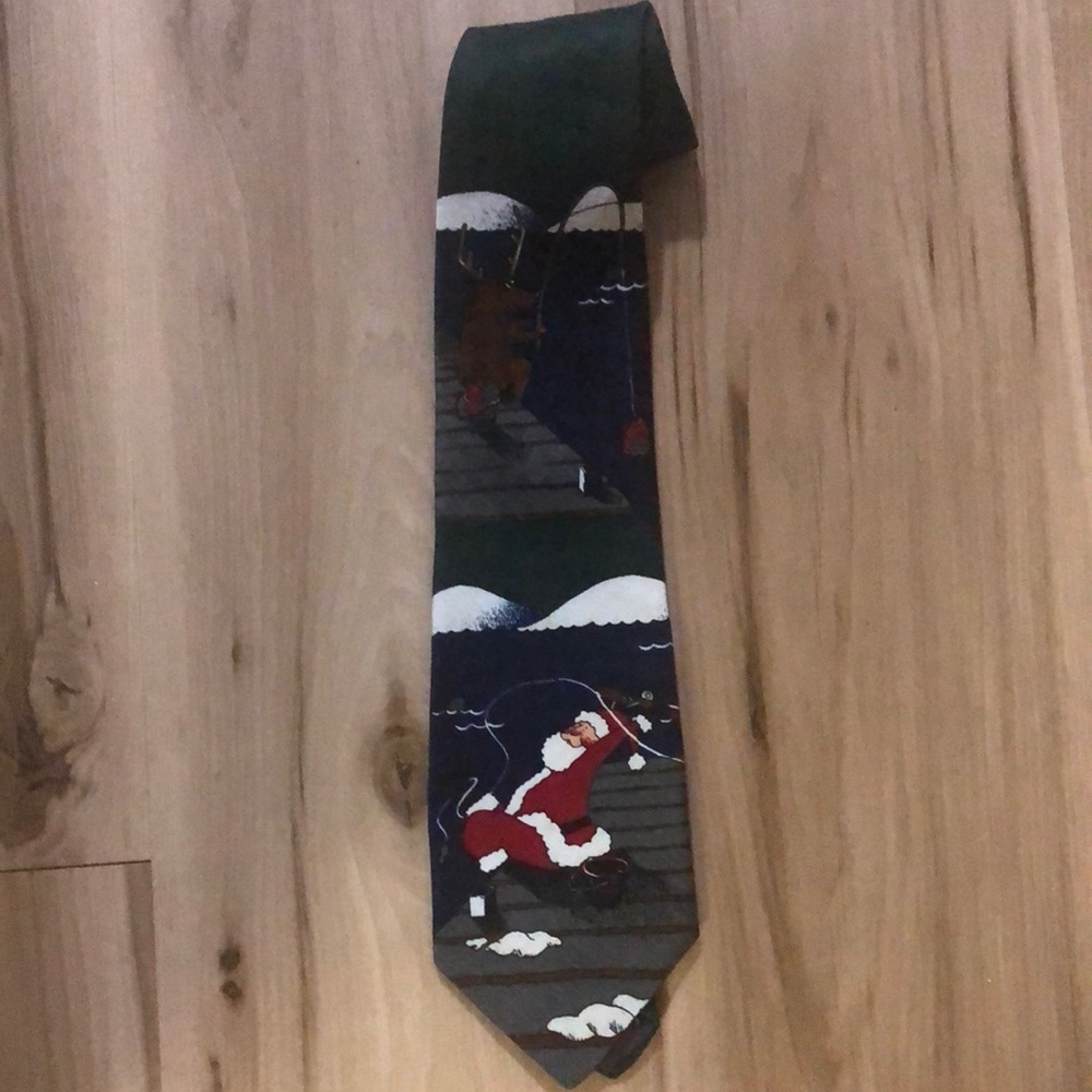 VINTAGE HALLMARK SANTA and REINDEER CHRISTMAS TIE